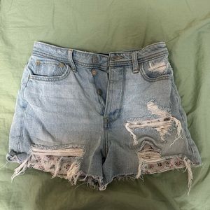 Hollister Ultra High-Rise Mom Jean Short